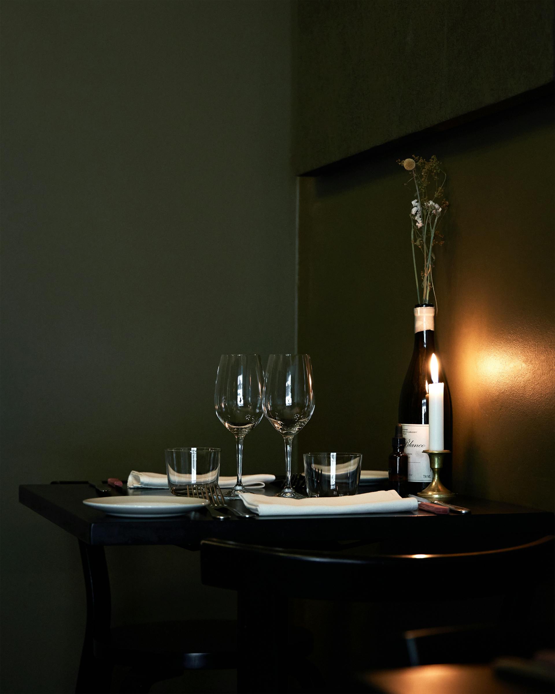 Dining room candlelight